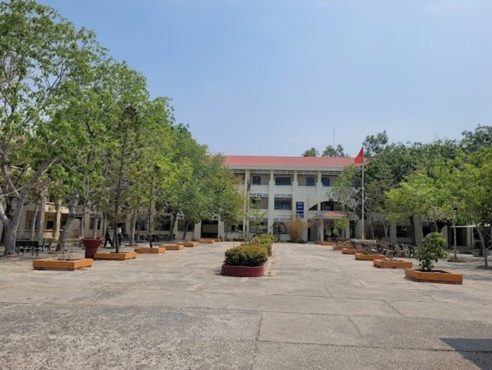 Làm rõ nghi vấn thầy giáo bị tố làm nữ sinh mang thai- Ảnh 1.