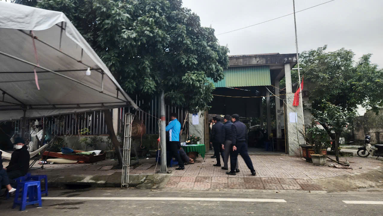 Vụ nổ súng chết người: Nghi phạm về nhà người quen cất súng rồi bỏ trốn- Ảnh 1. Vụ nổ súng chết người: Nghi phạm về nhà người quen cất súng rồi bỏ trốn- Ảnh 1.