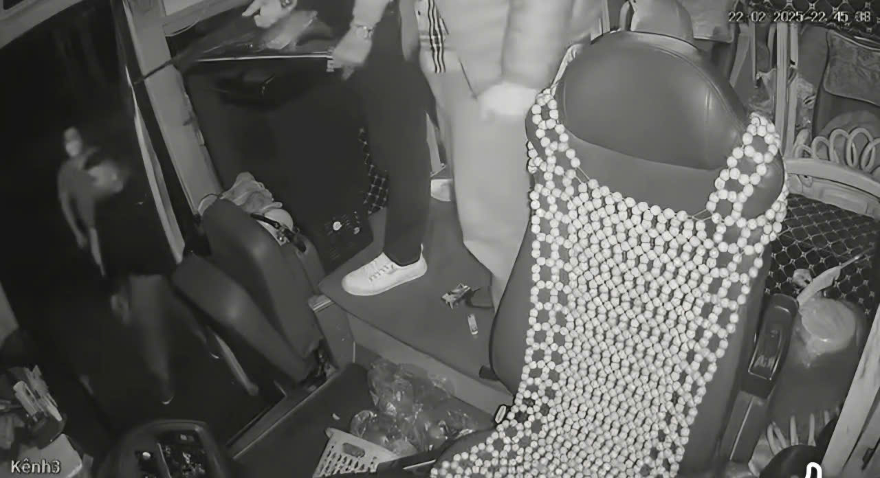 Công an xác minh clip hành hung tài xế xe khách tại Bắc Giang- Ảnh 1. Công an xác minh clip hành hung tài xế xe khách tại Bắc Giang- Ảnh 1.