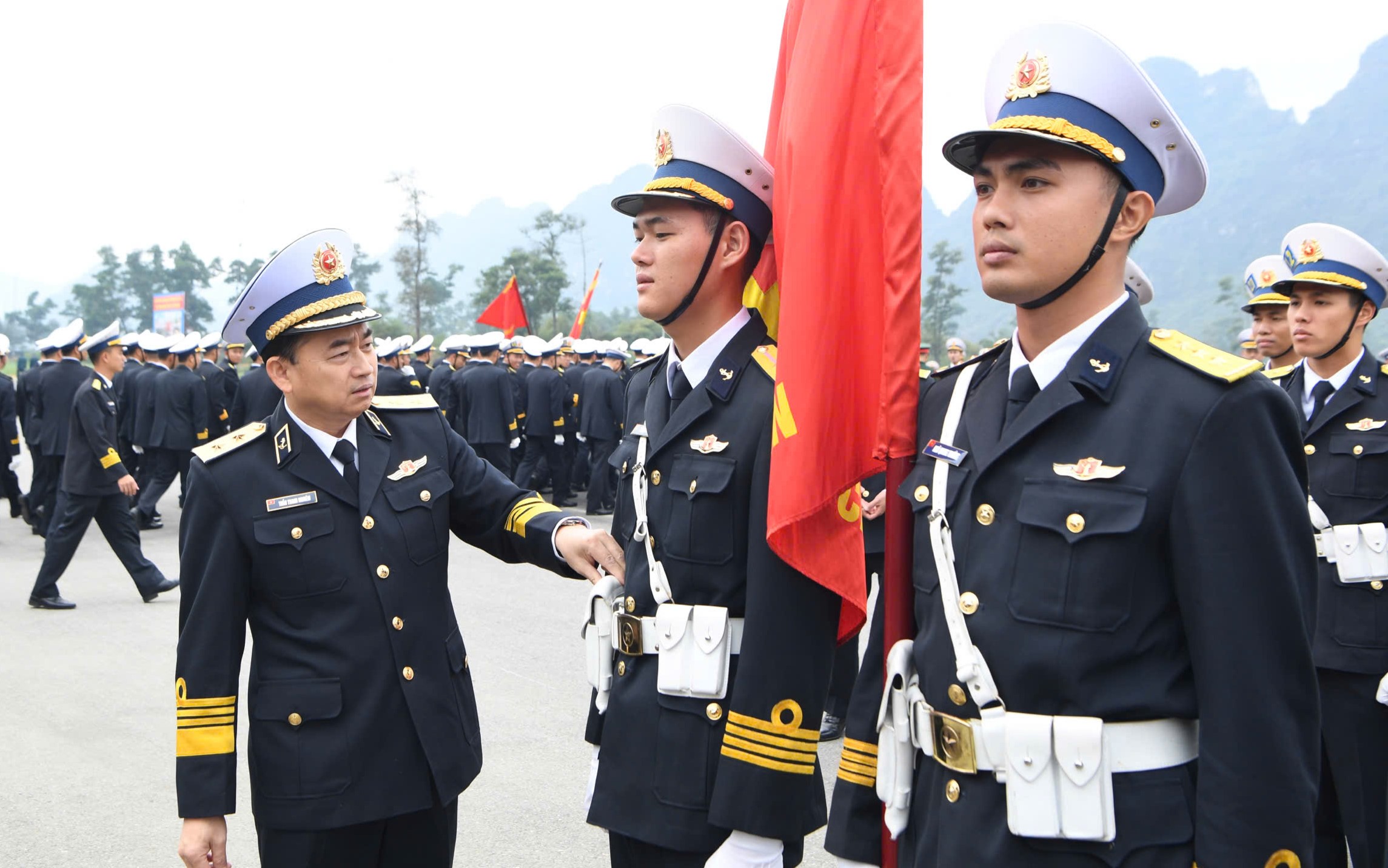 Tư lệnh Hải quân thăm, động viên các quân nhân tham gia diễu binh, diễu hành