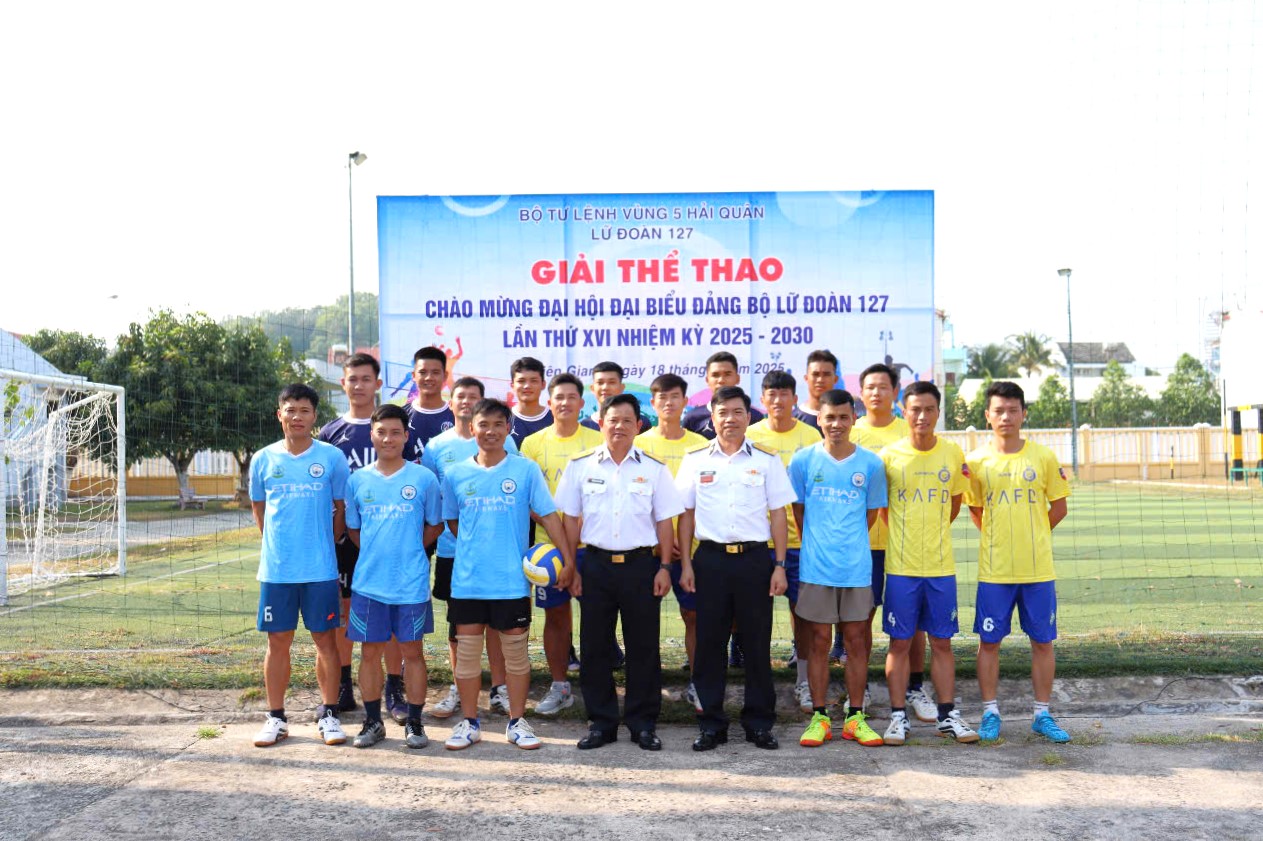 Lữ đoàn 127 khai mạc giải bóng chuyền