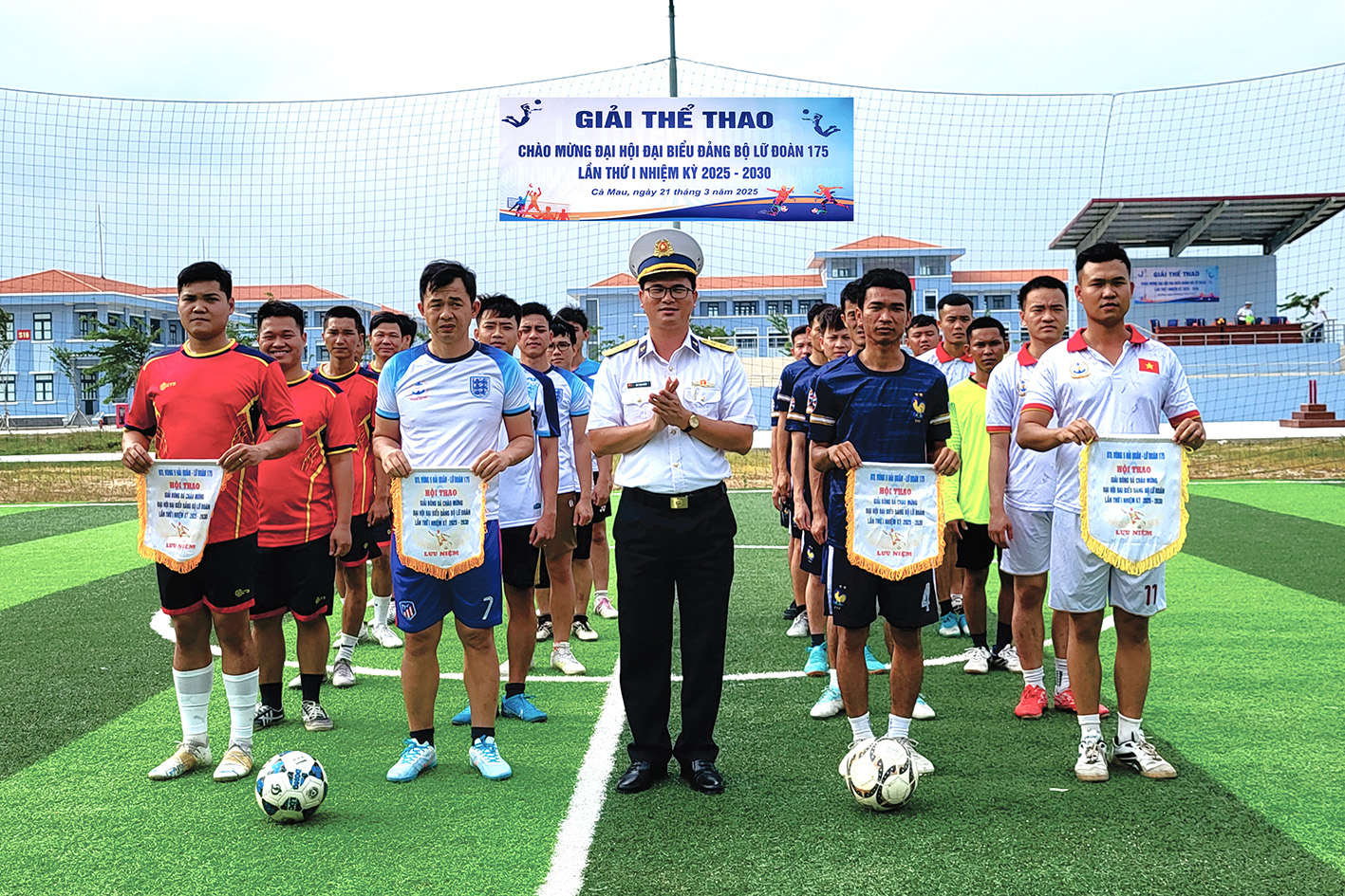 Lữ đoàn 175 khai mạc giải bóng đá mini