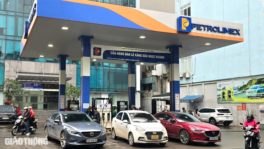 Petrolimex họp cổ đông bất thường, muốn sáp nhập một tổng công ty vốn 300 tỷ đồng- Ảnh 1. Petrolimex họp cổ đông bất thường, muốn sáp nhập một tổng công ty vốn 300 tỷ đồng- Ảnh 1.