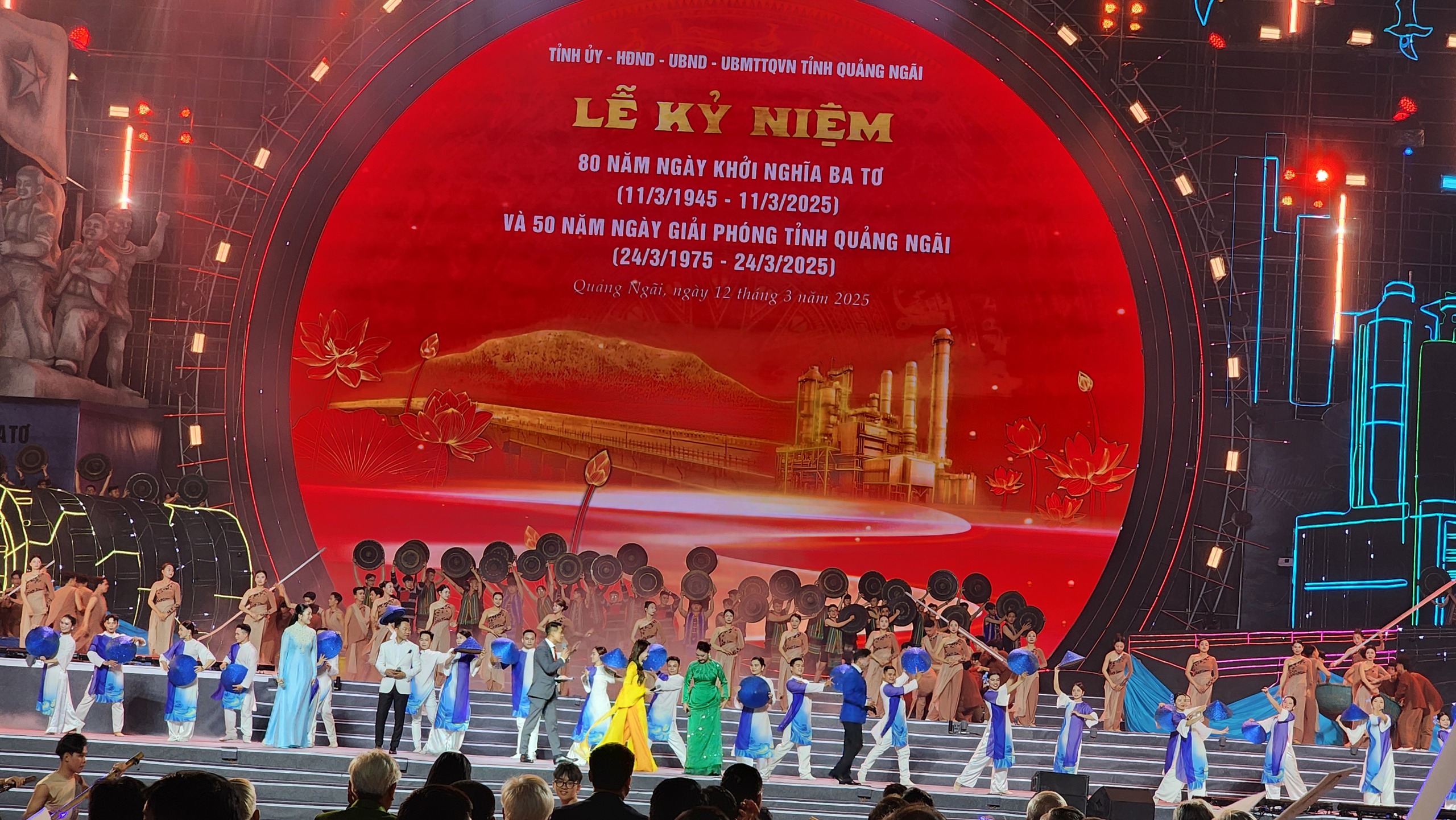 Quảng Ngãi đón nhận Huân chương Lao động hạng Nhất- Ảnh 1. Quảng Ngãi đón nhận Huân chương Lao động hạng Nhất- Ảnh 1.