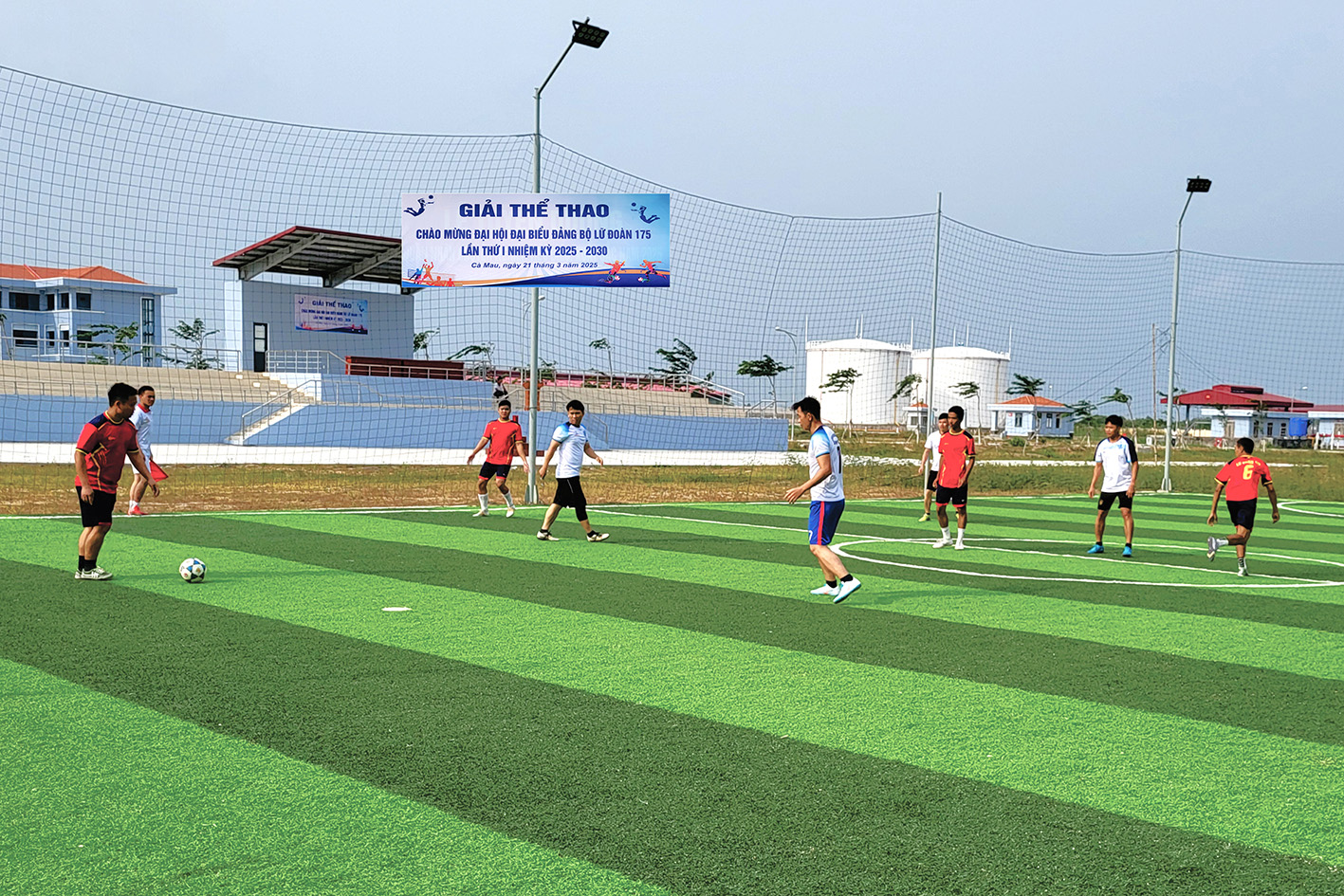 Lữ đoàn 175 khai mạc giải bóng đá mini