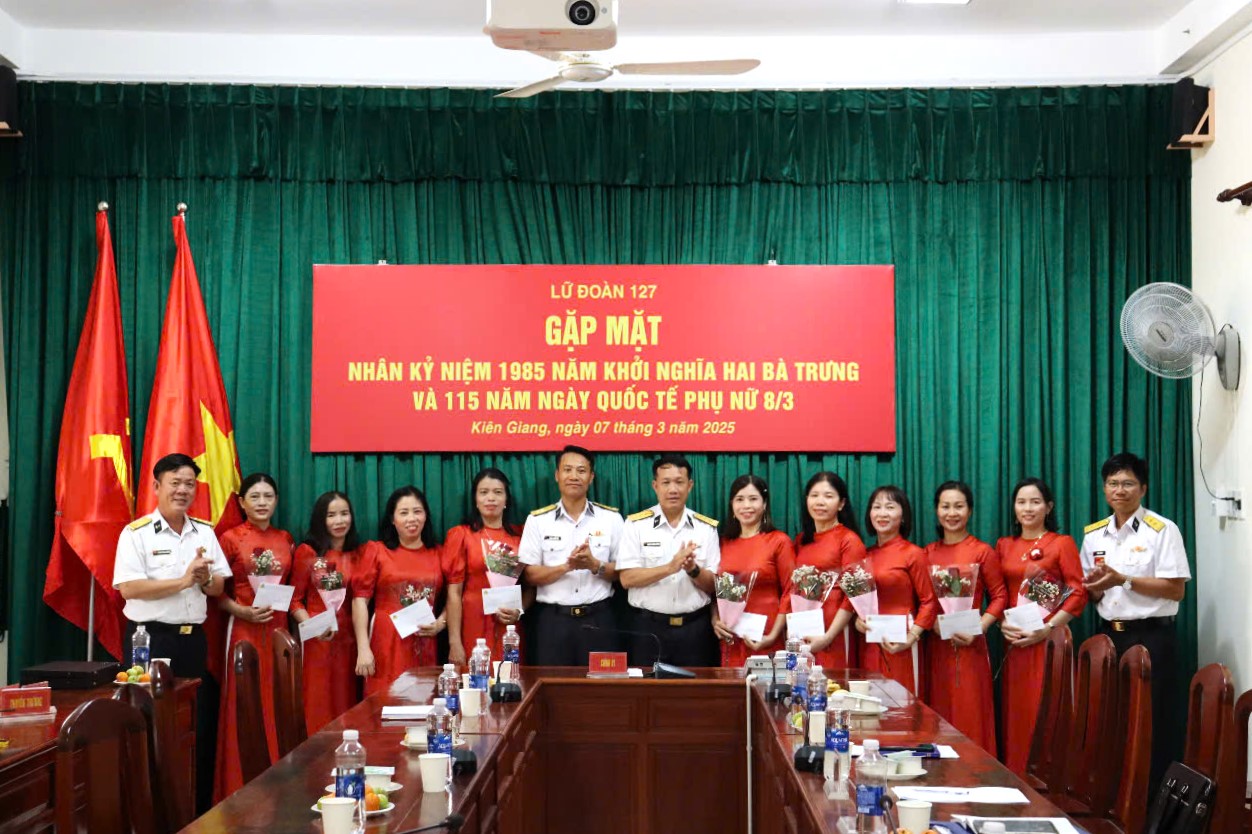 Các đơn vị thuộc Vùng 5 Hải quân gặp mặt kỷ niệm 115 năm Ngày Quốc tế phụ nữ