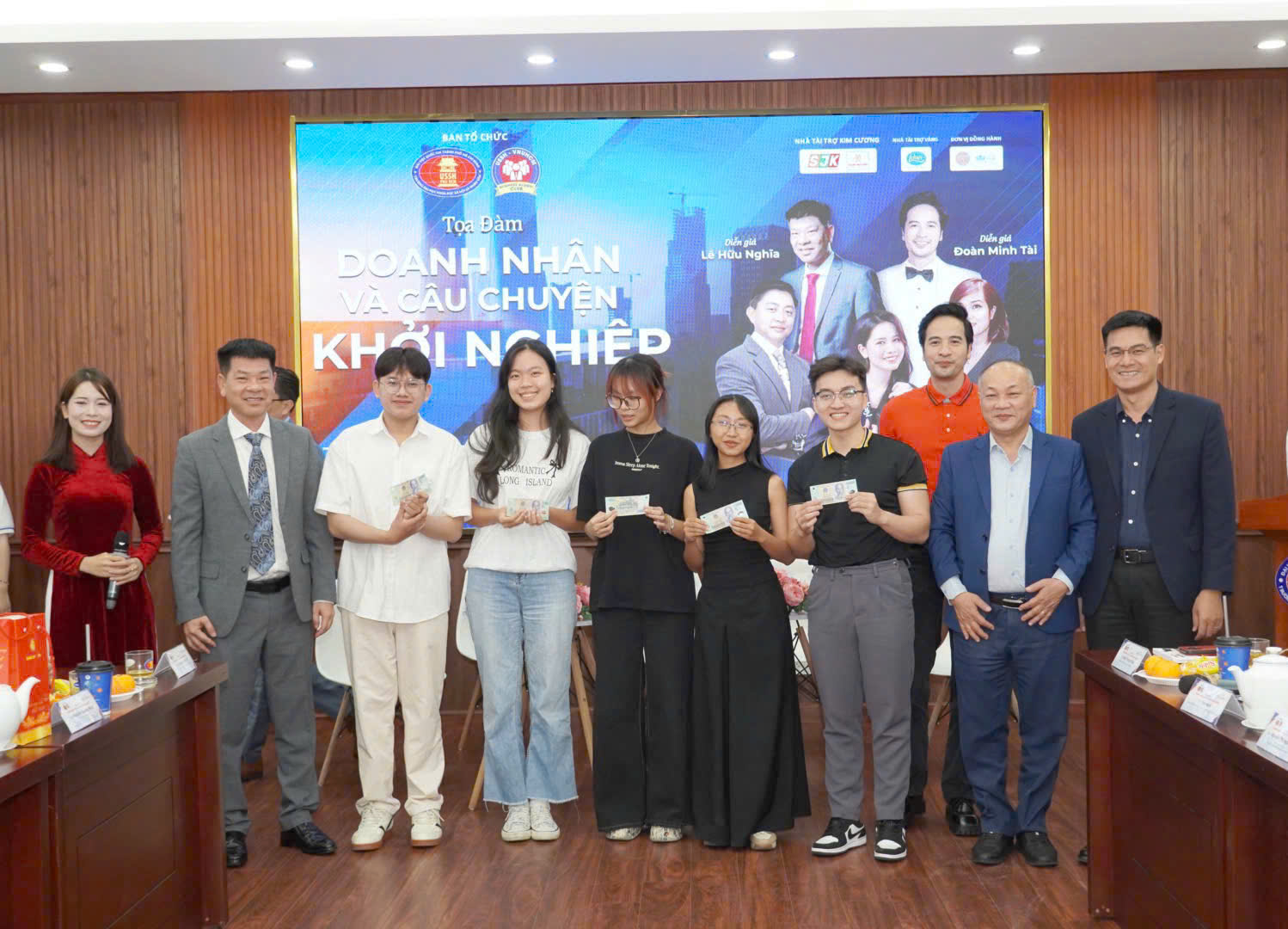 Tọa Đàm “Doanh Nhân Và Câu Chuyện Khởi Nghiệp” – Bệ Phóng Cho Sinh Viên Trường Đại Học Khoa Học Xã hội Và Nhân Văn