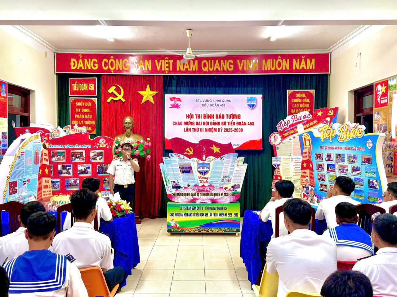 Tiểu đoàn 458, Vùng 4 Hải quân tổ chức hội thi mô hình báo tường chào mừng Đại hội Đảng bộ.
