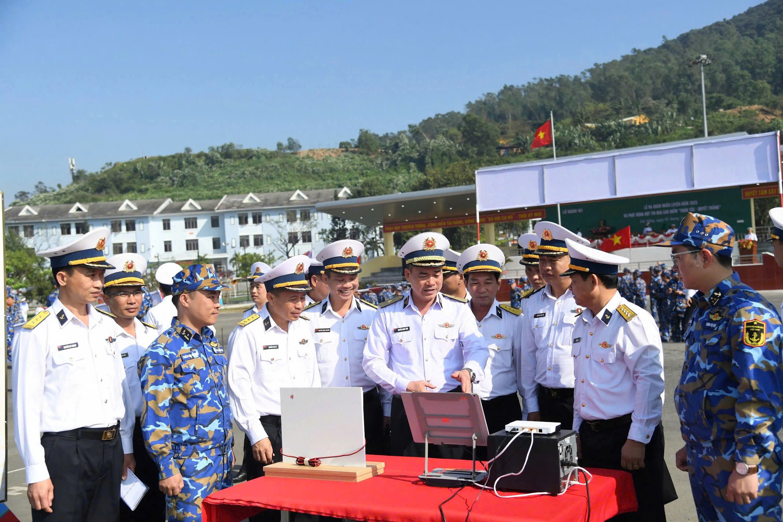 Nâng cao chất lượng huấn luyện để xây dựng đơn vị vững mạnh toàn diện, mẫu mực, tiêu biểu