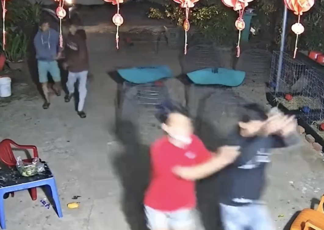 Kéo nhau đi gây án, 5 đối tượng bị tạm giữ- Ảnh 1.