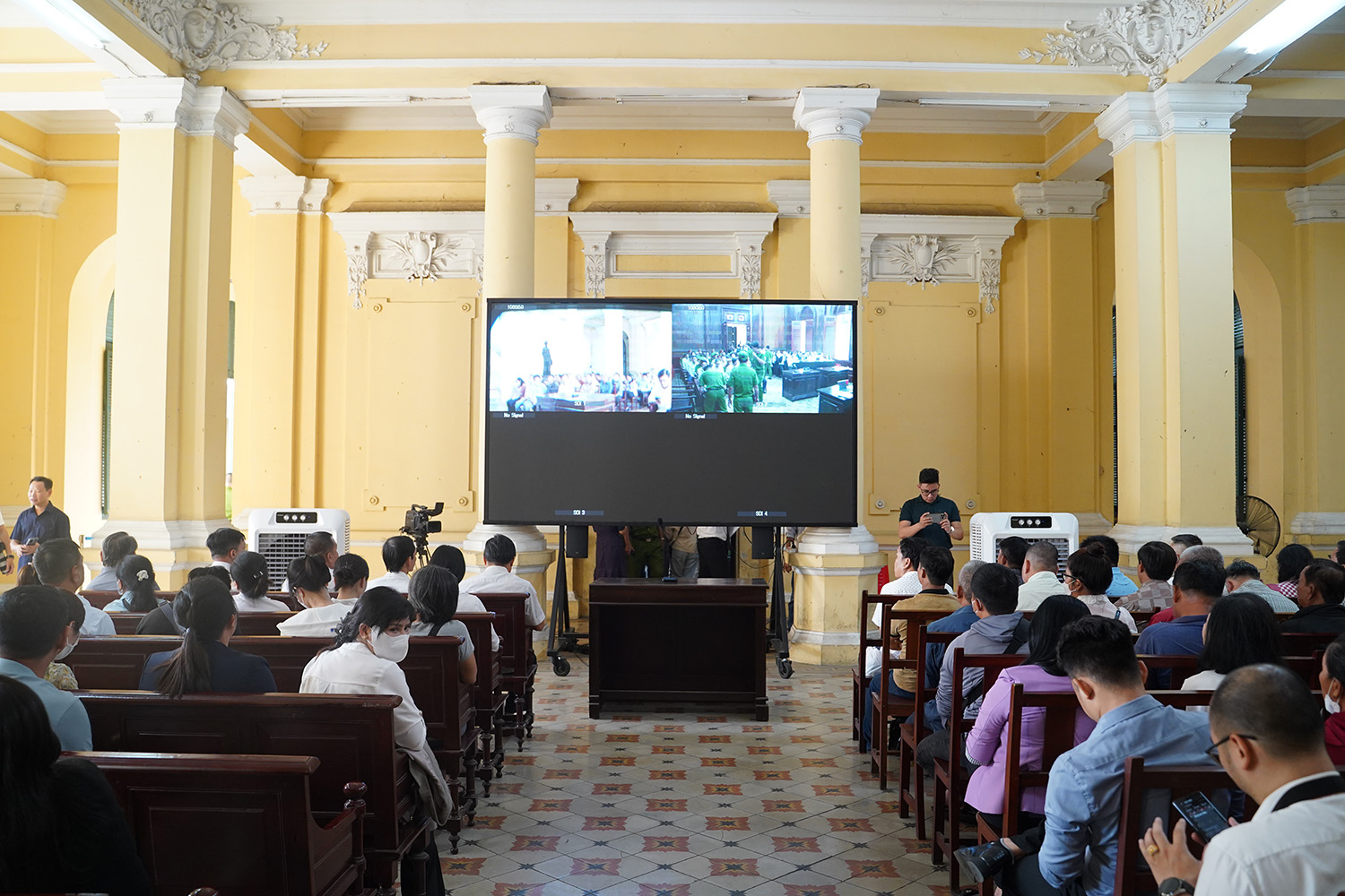 Xét xử nhóm cựu lãnh đạo tỉnh An Giang tiếp tay cho "cát tặc" hoành hành- Ảnh 1. Xét xử nhóm cựu lãnh đạo tỉnh An Giang tiếp tay cho "cát tặc" hoành hành- Ảnh 1.