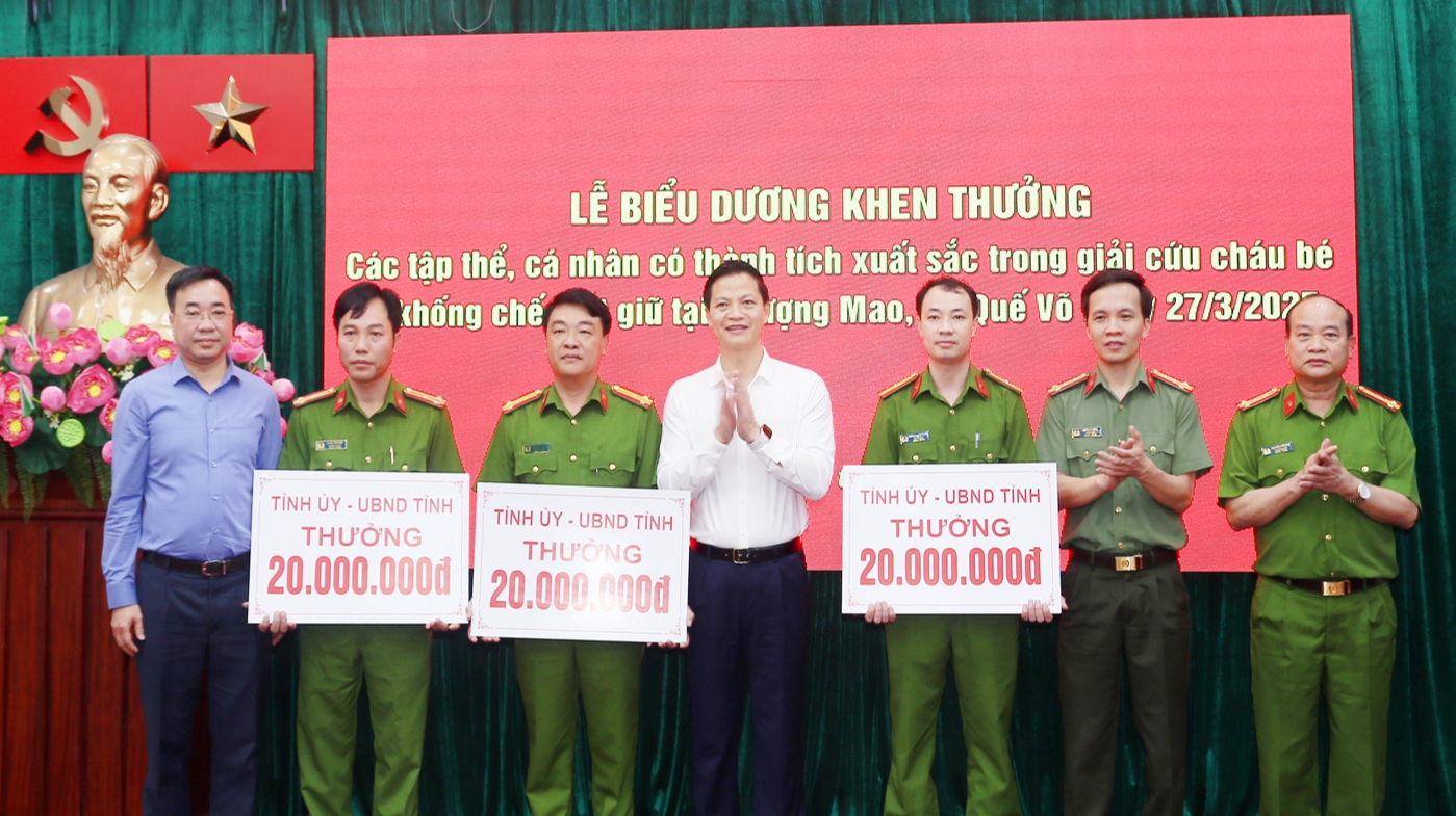 Bắc Ninh thưởng nóng lực lượng giải cứu bé gái bị bắt cóc làm con tin- Ảnh 1.