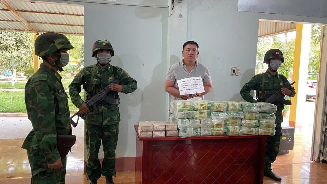 Long An: Bắt giữ đối tượng vận chuyển hơn 30kg ma túy- Ảnh 1. Long An: Bắt giữ đối tượng vận chuyển hơn 30kg ma túy- Ảnh 1.