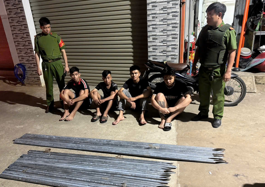 Đồng Nai kiểm tra 500 tụ điểm, phát hiện hơn 200 người dương tính ma túy, thu nhiều súng- Ảnh 1. Đồng Nai kiểm tra 500 tụ điểm, phát hiện hơn 200 người dương tính ma túy, thu nhiều súng- Ảnh 1.