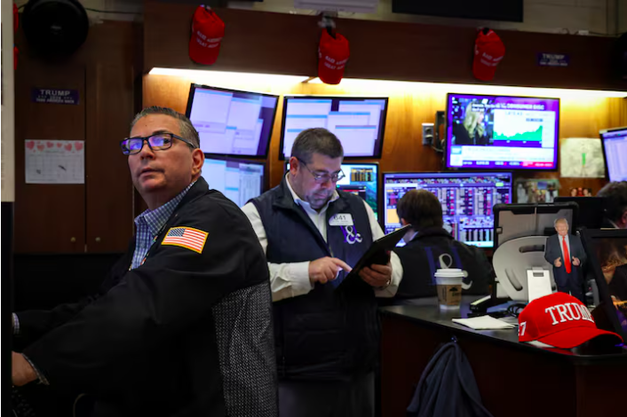 Thị trường chứng khoán Mỹ mất 4 nghìn tỷ USD từ khi ông Trump thúc đẩy áp đặt thuế quan- Ảnh 1.