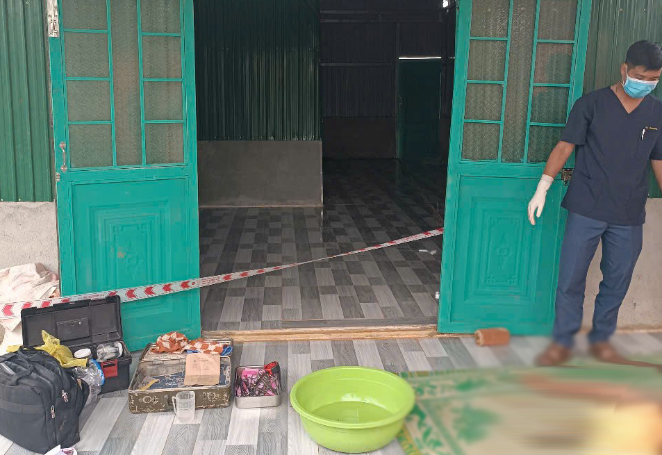 Bắt kẻ đâm vợ cũ tử vong vì đón con không báo- Ảnh 1. Bắt kẻ đâm vợ cũ tử vong vì đón con không báo- Ảnh 1.