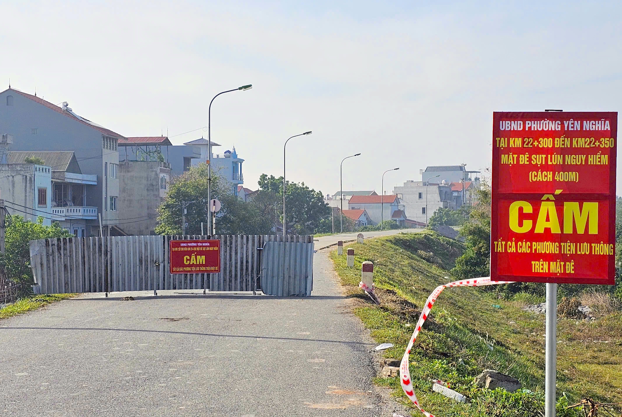 Sớm triển khai cải tạo, nâng cấp tuyến đê Yên Nghĩa đang xuất hiện điểm sụt lún- Ảnh 1. Sớm triển khai cải tạo, nâng cấp tuyến đê Yên Nghĩa đang xuất hiện điểm sụt lún- Ảnh 1.