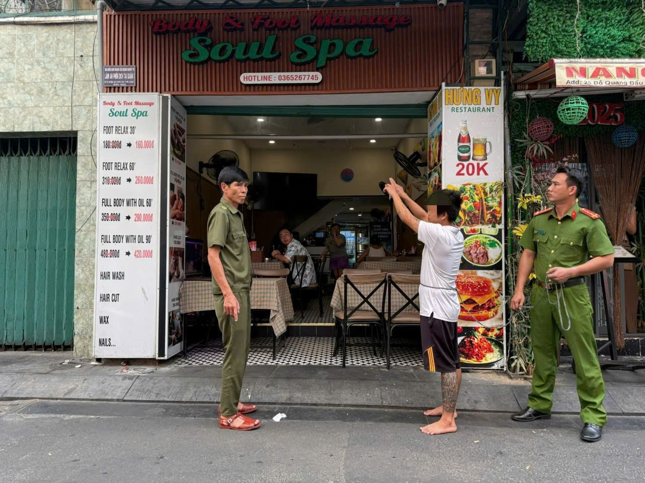Triệu tập, lấy lời khai đối tượng tạt sơn vào tiệm spa ở TP.HCM- Ảnh 1.