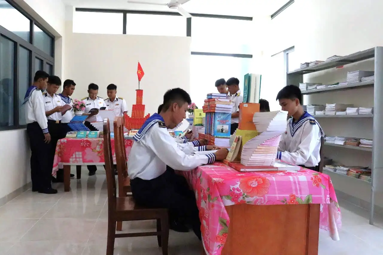 Lữ đoàn 127 hưởng ứng Ngày Sách và Văn hóa đọc Việt Nam năm 2025