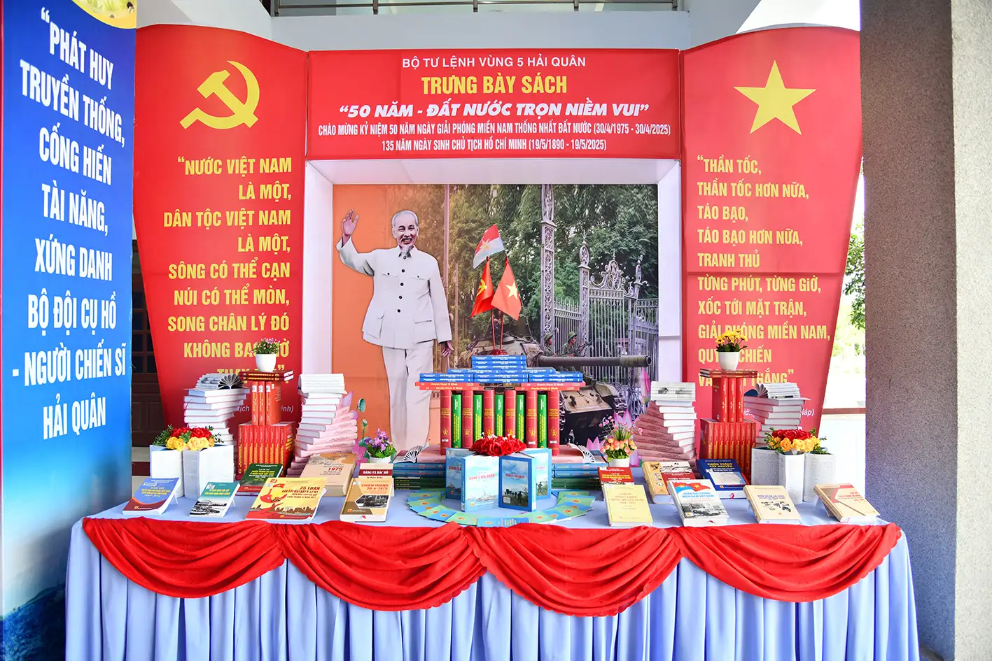 CÙNG SÁCH BƯỚC VÀO KỶ NGUYÊN VƯƠN MÌNH CỦA DÂN TỘC