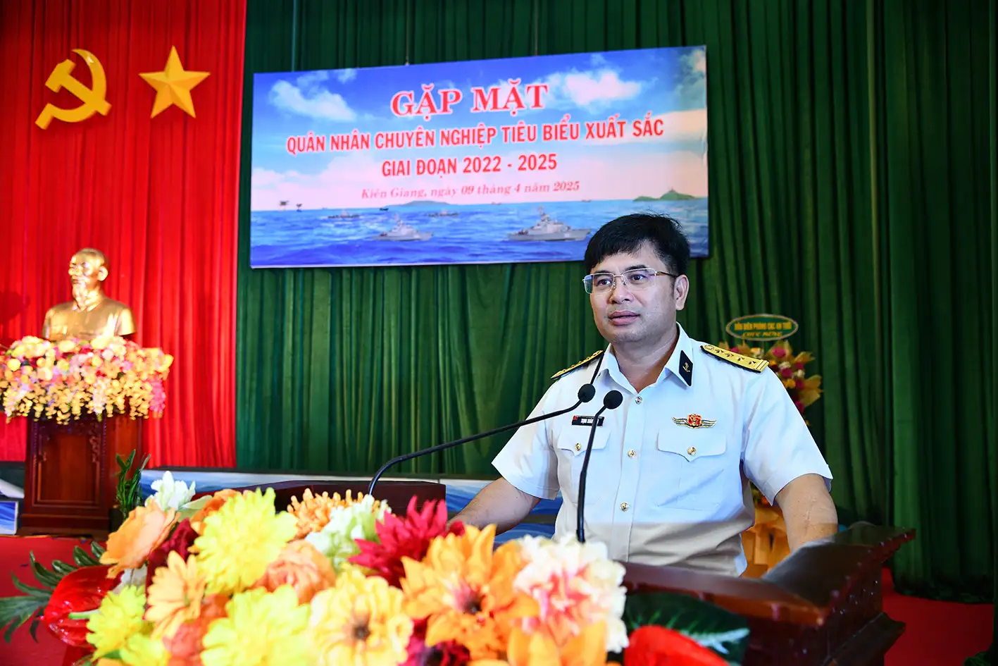 Bộ Tư lệnh Vùng 5 Hải quân gặp mặt quân nhân chuyên nghiệp tiêu biểu xuất sắc