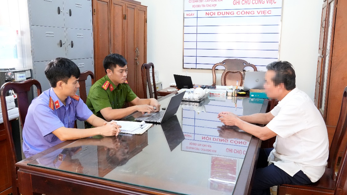 Tạm giữ người đàn ông đánh CSGT ở Bình Phước- Ảnh 1.