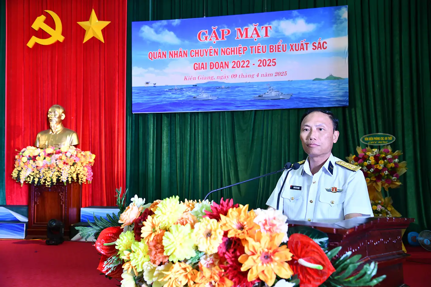 Bộ Tư lệnh Vùng 5 Hải quân gặp mặt quân nhân chuyên nghiệp tiêu biểu xuất sắc