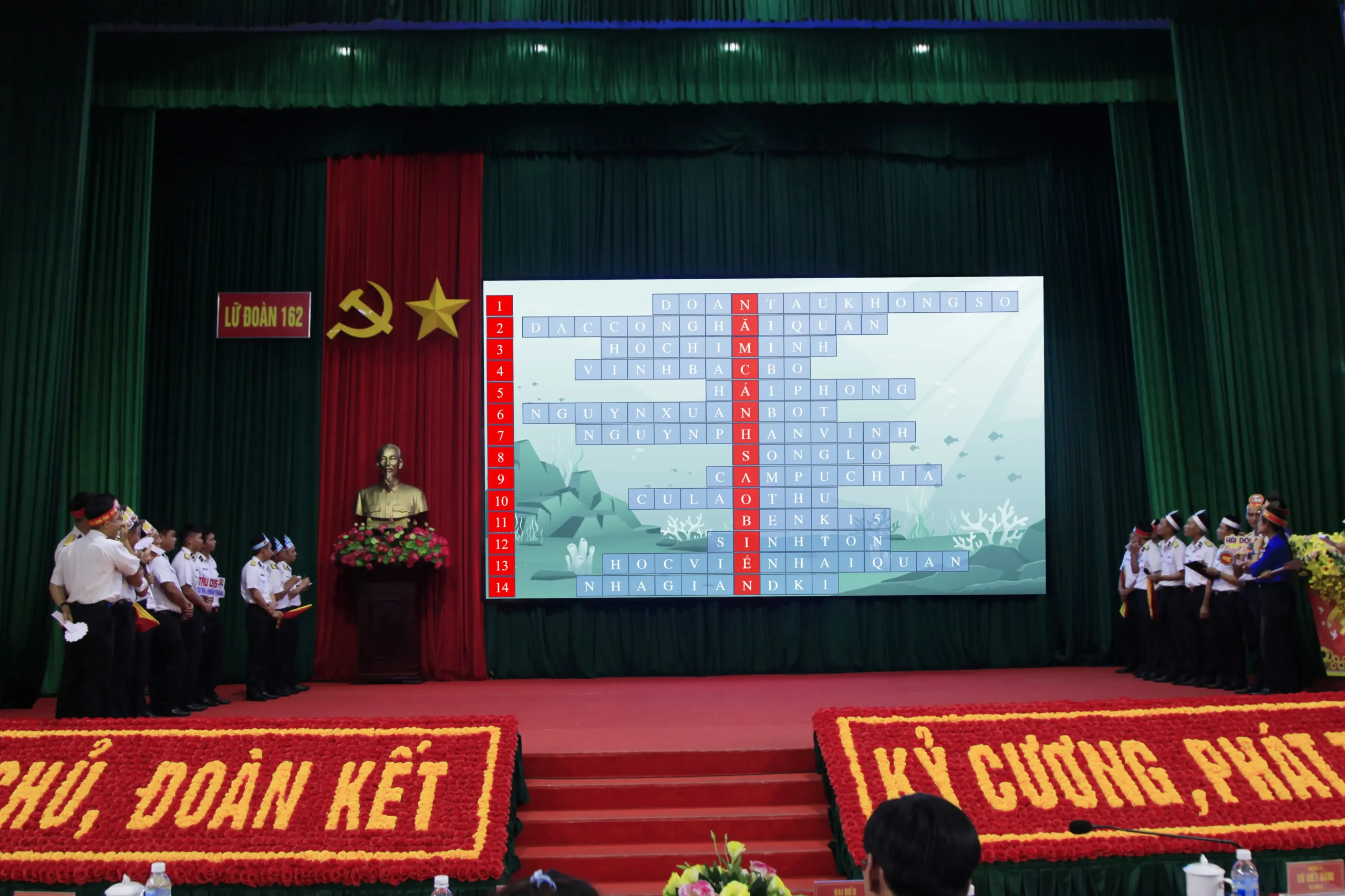 Ấn tượng sâu sắc đêm gala giao lưu “Tự hào truyền thống, viết tiếp chiến công” ở Lữ đoàn 162, Vùng 4 Hải quân.