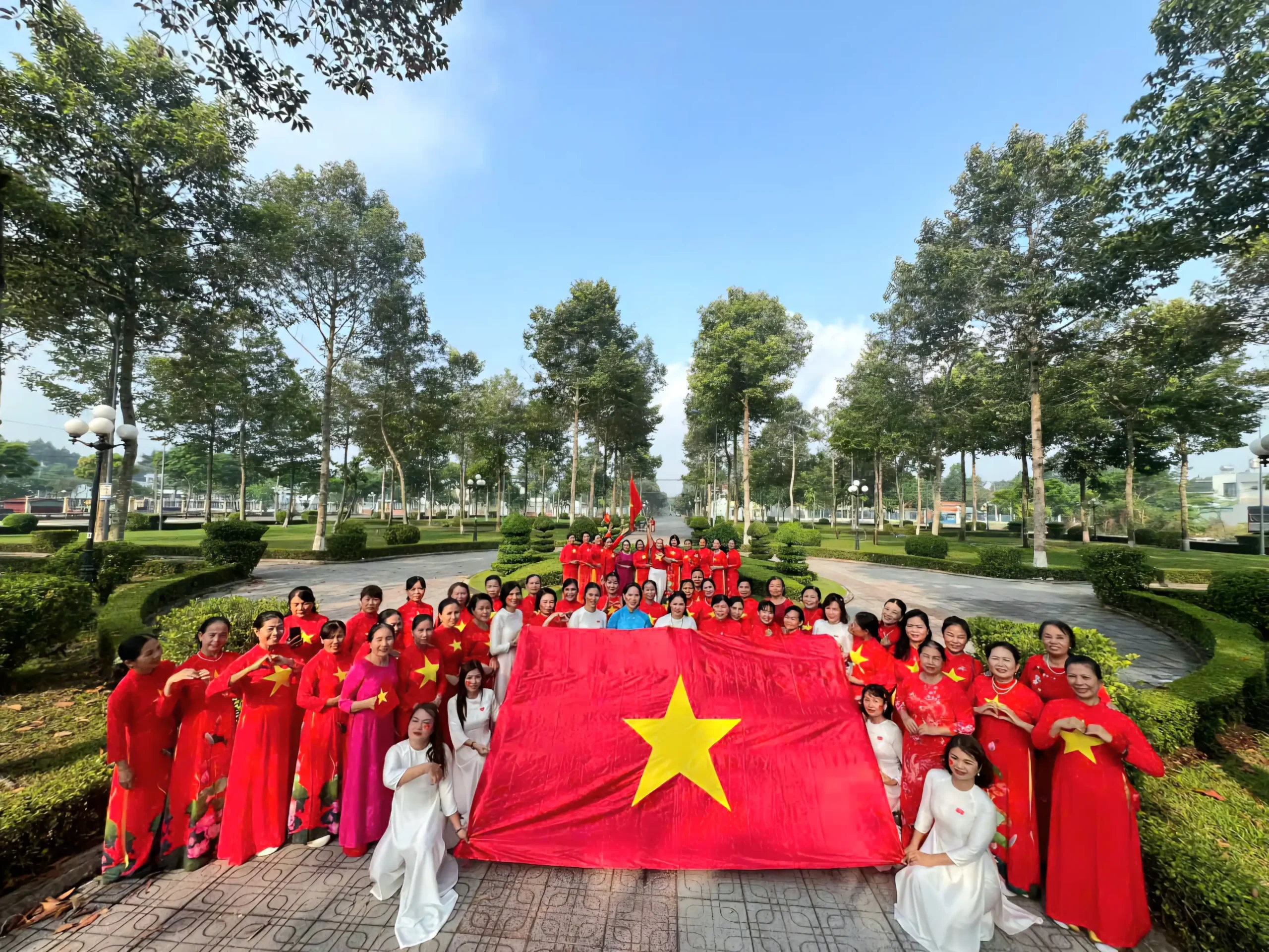 Bình Phước: Hội Liên hiệp Phụ nữ phường Hưng Long thị xã Chơn Thành sôi nổi đồng diễn chào mừng kỷ niệm 30/4