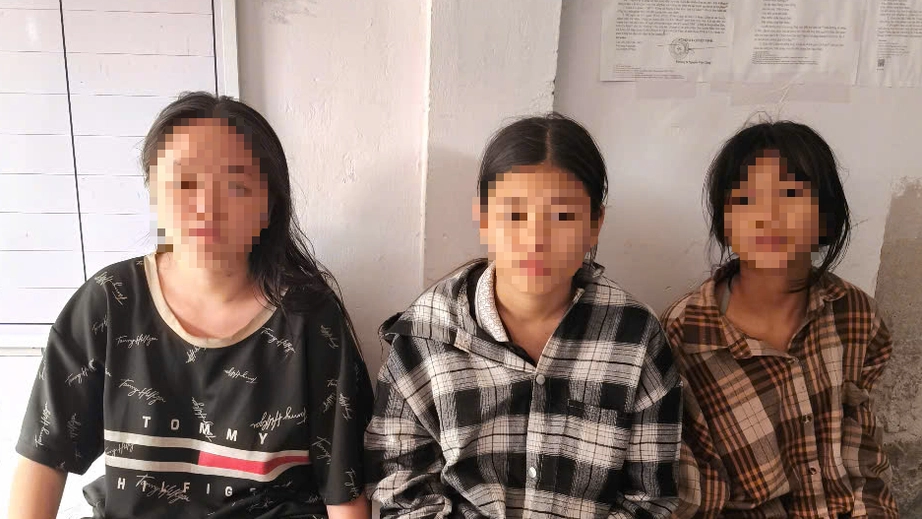Tạm giữ 3 thiếu nữ 11-16 tuổi trộm xe máy ở chợ Cà Mau- Ảnh 1.
