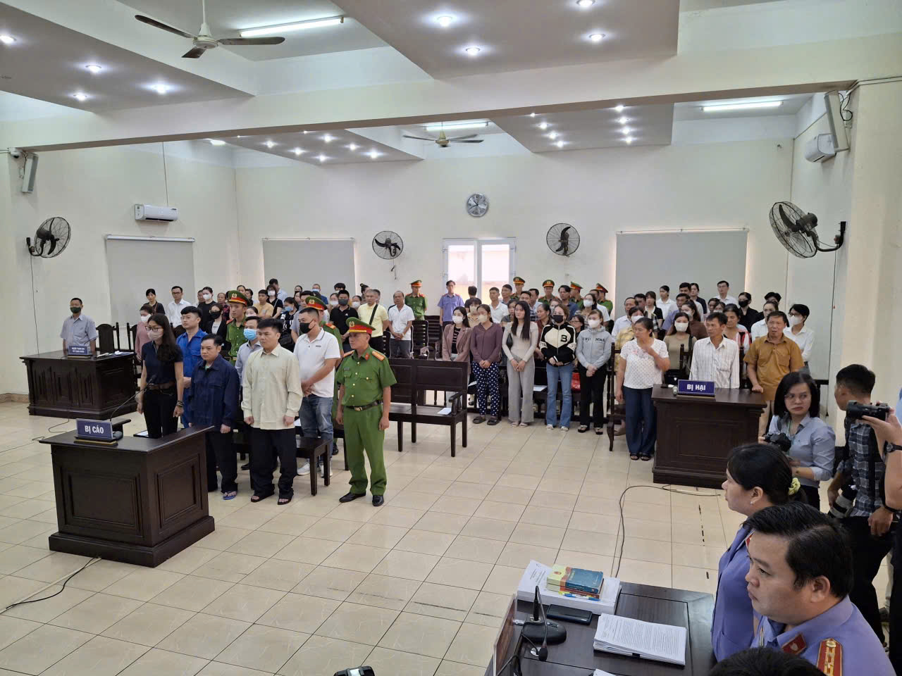 Vụ cháy karaoke An Phú làm 32 người chết: Cựu đội phó phòng cháy bị đề nghị 7-8 năm tù- Ảnh 1.