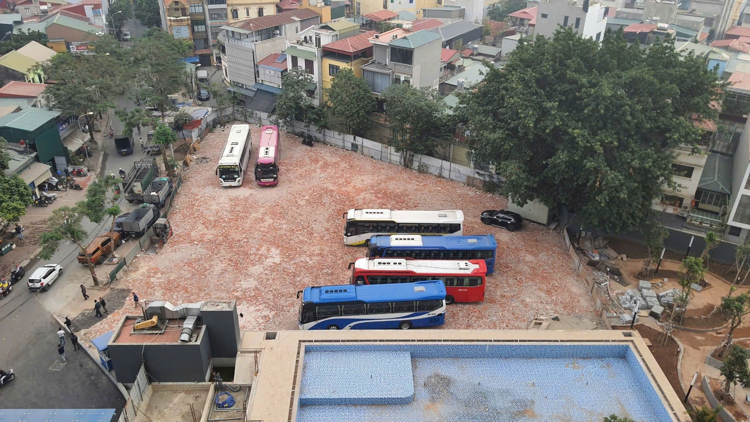 Cư dân Felis Home bức xúc hình thành bãi gửi xe chân tòa nhà- Ảnh 1. Cư dân Felis Home bức xúc hình thành bãi gửi xe chân tòa nhà- Ảnh 1.