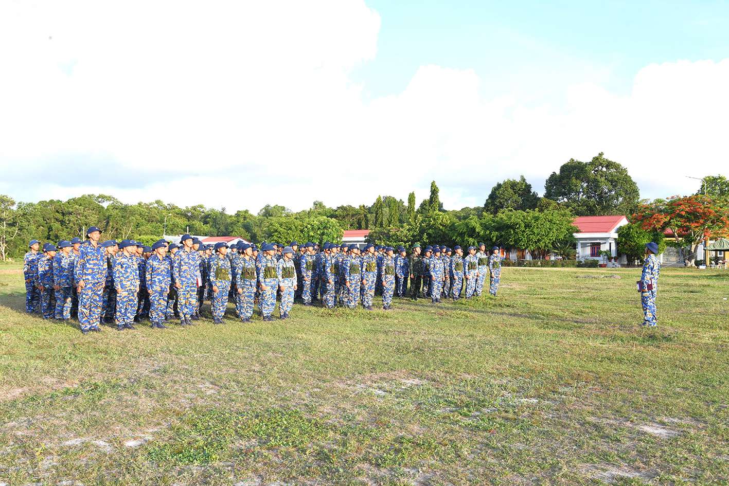 Chiến sĩ mới Bộ Tư lệnh Vùng 5 Hải quân thực hành “3 tiếng nổ”