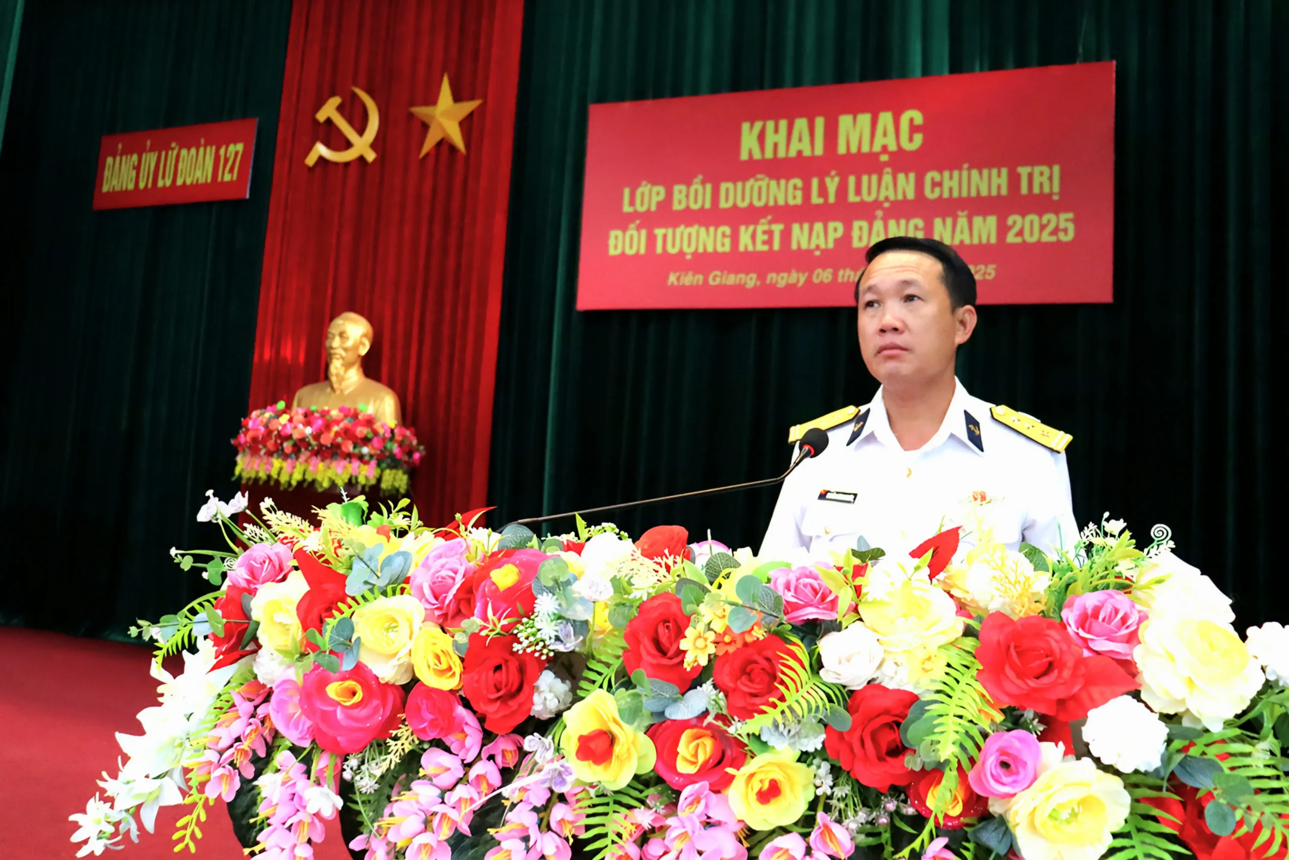 Lữ đoàn 127 bồi dưỡng lý luận chính trị đối tượng kết nạp Đảng năm 2025