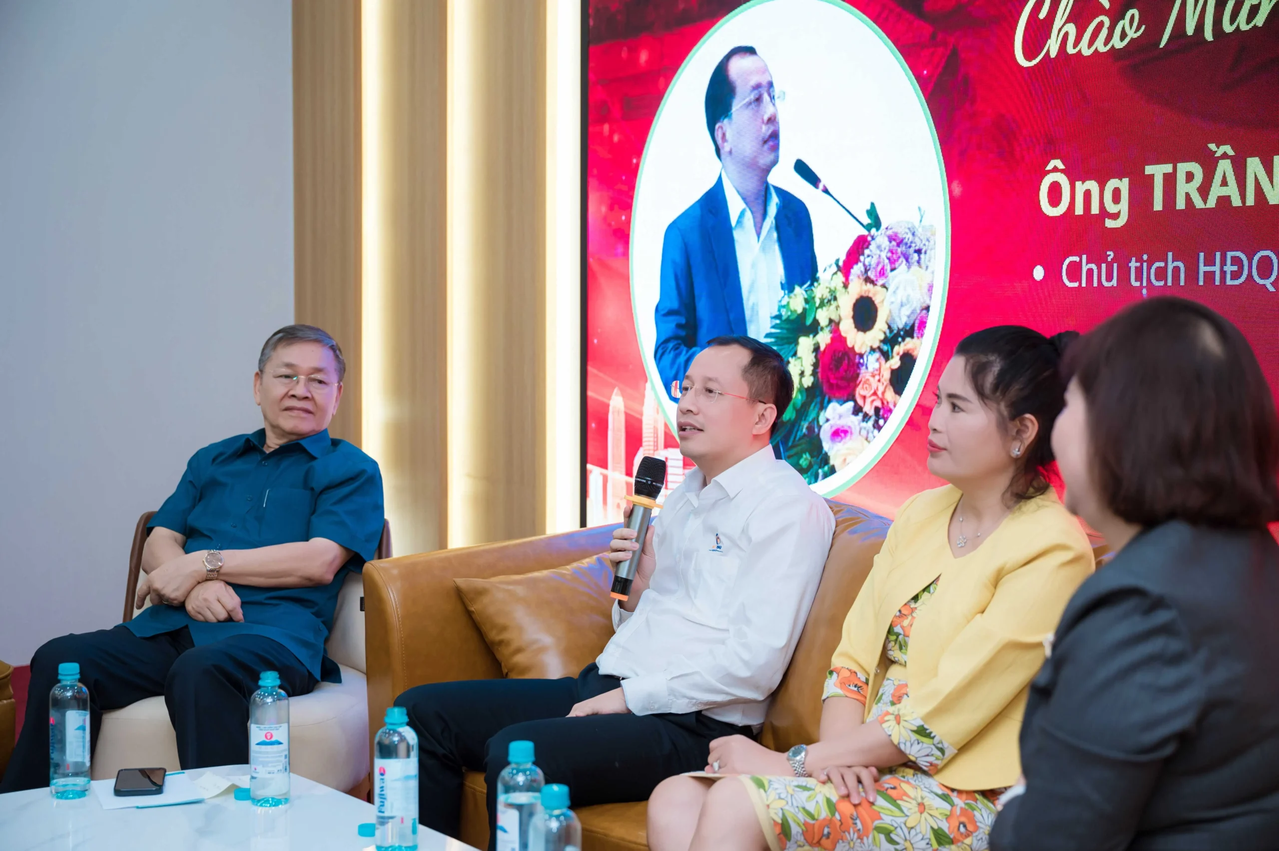 Talkshow “Doanh nhân Thái Bình miền Nam – Từ quê hương đến thành công” diễn ra thành công rực rỡ tại trụ sở Việt Thái Group