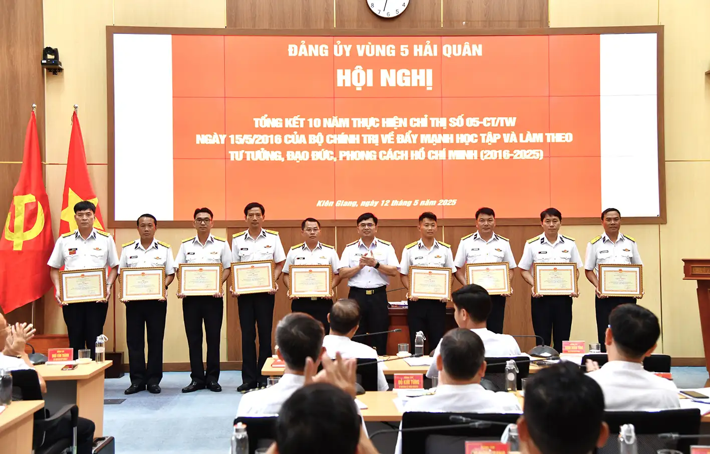 Vùng 5 Hải quân: Khen thưởng 9 tập thể và 12 cá nhân có thành tích tốt trong 10 năm thực hiện Chỉ thị số 05-CT/TW của Bộ Chính trị