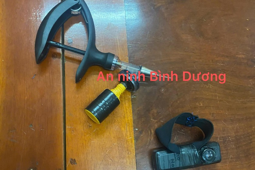 Chiếc kim tiêm mà đối tượng Thông sử dụng (Ảnh: Công an Bình Dương)
