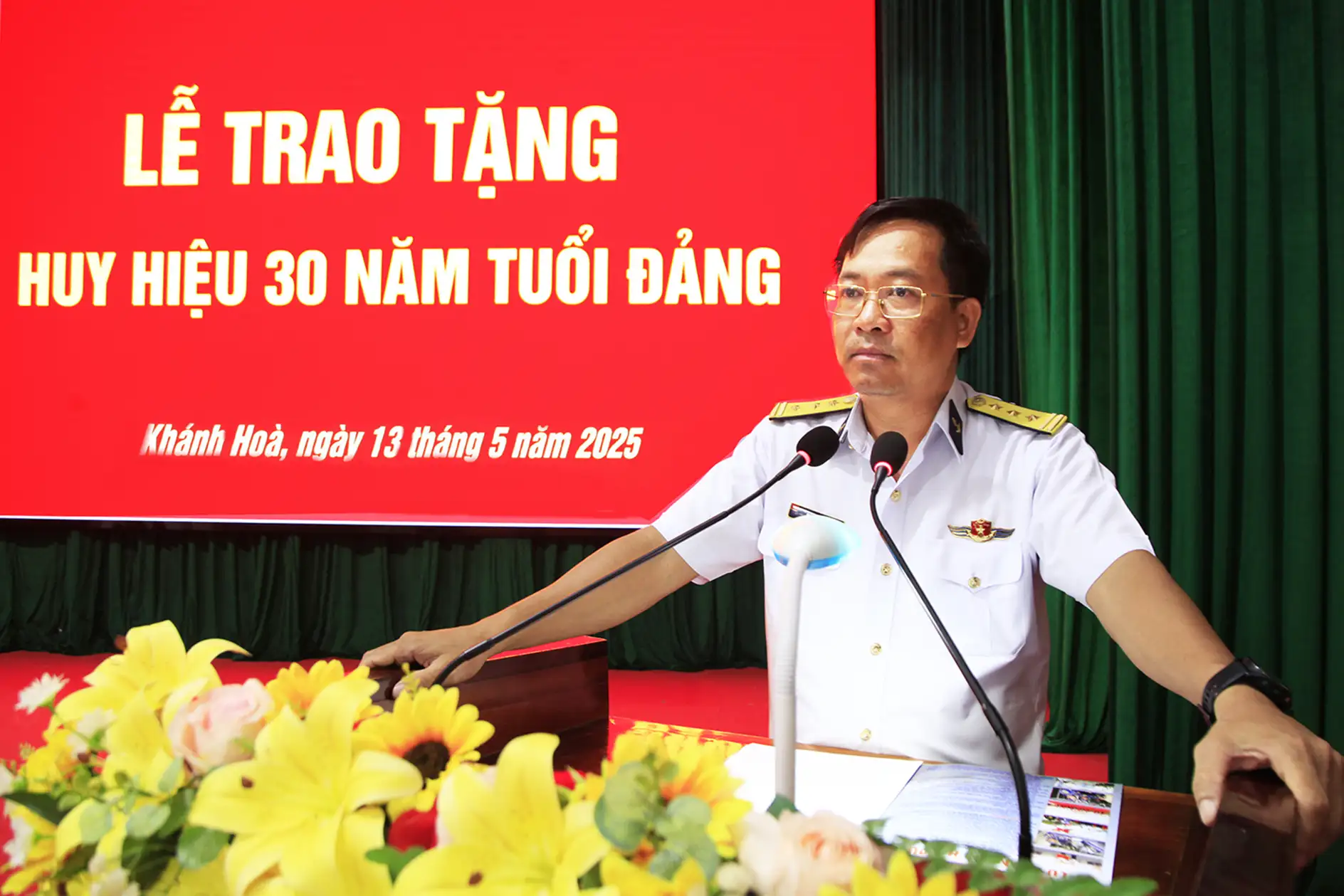 Đảng bộ Lữ đoàn 162, Vùng  Hải quân trao tặng Huy hiệu 30 năm tuổi Đảng