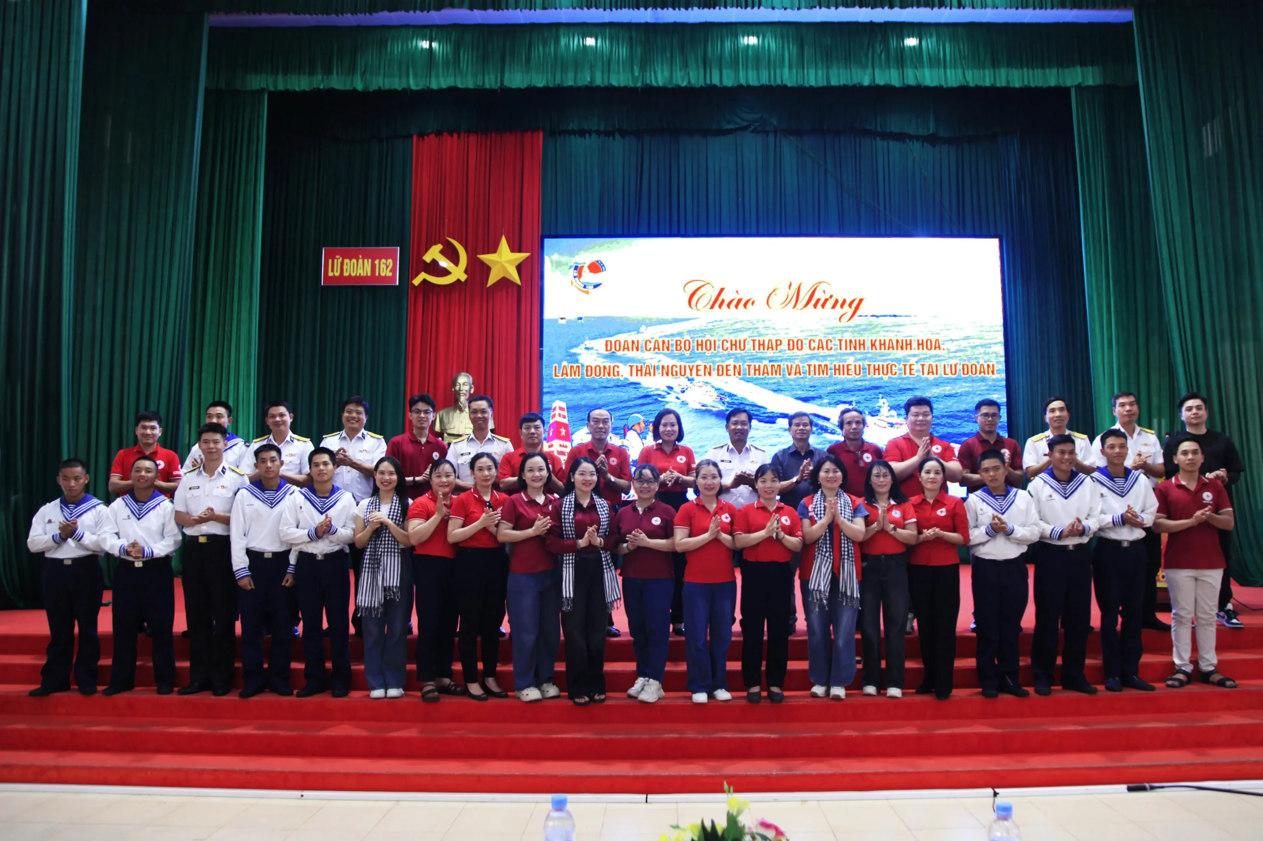 Đoàn cán bộ Hội chữ thập đỏ các tỉnh thăm, tìm hiểu thực tế tại Lữ đoàn 162, Vùng 4 Hải quân.