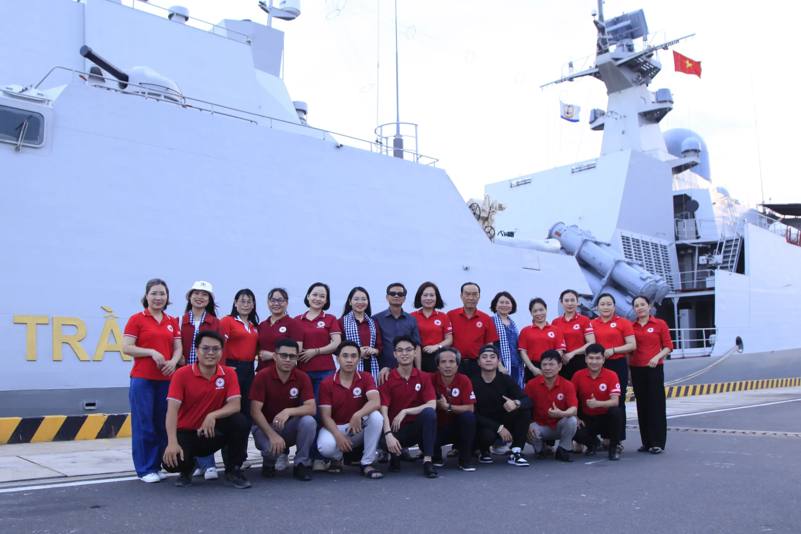 Đoàn cán bộ Hội chữ thập đỏ các tỉnh thăm, tìm hiểu thực tế tại Lữ đoàn 162, Vùng 4 Hải quân.