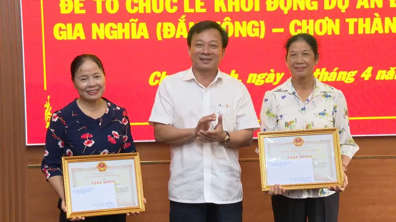 Bình Phước: Gia đình Hội viên phụ nữ Nha Bích có thành tích xuất sắc trong công tác giải phóng mặt bằng xây dựng đường cao tốc Bắc – Nam phía Tây đoạn Gia Nghĩa (Đắk Nông) – Chơn Thành (Bình Phước).