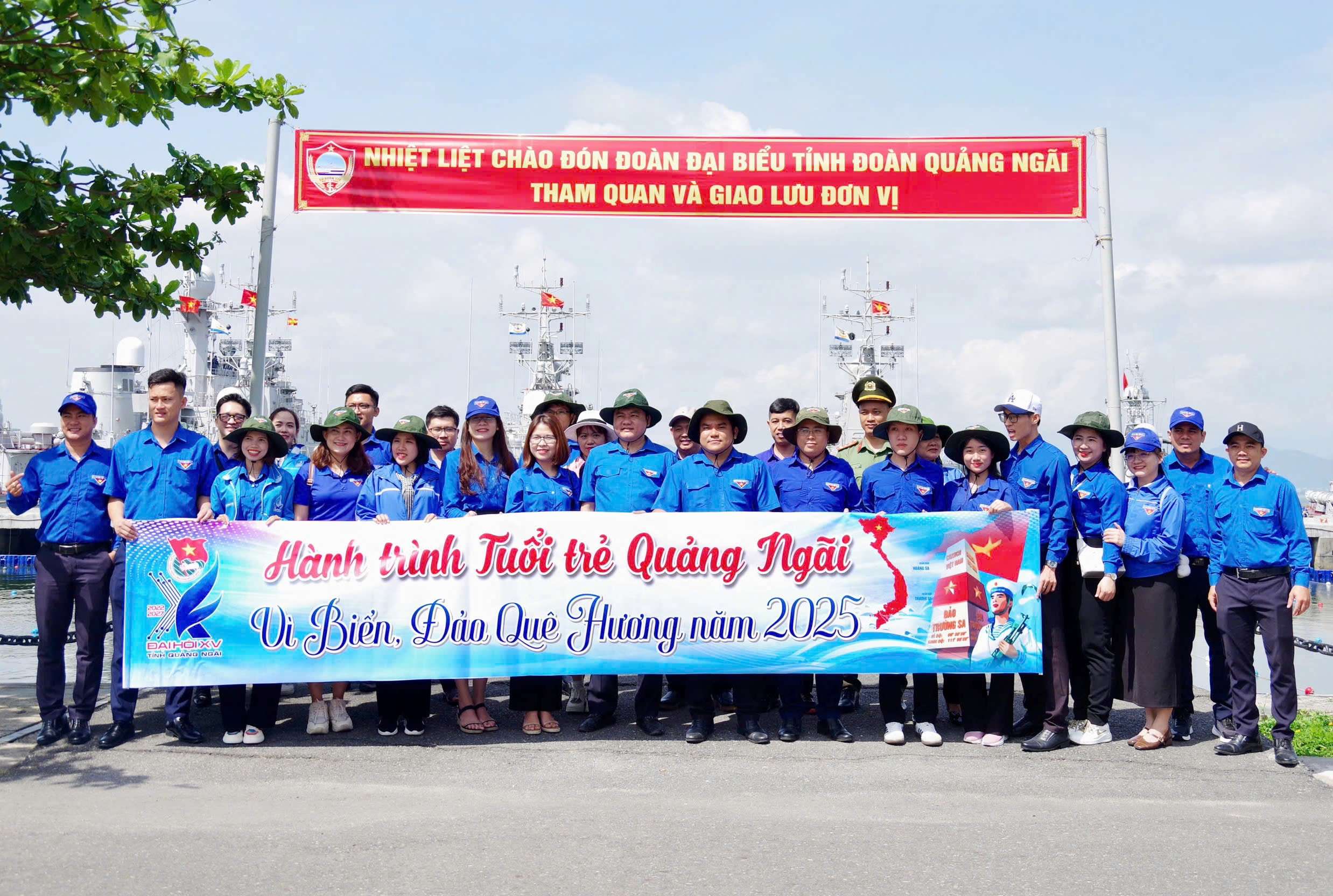 Chương trình “Tuổi trẻ Quảng Ngãi vì biển, đảo quê hương” tại Vùng 3 Hải quân