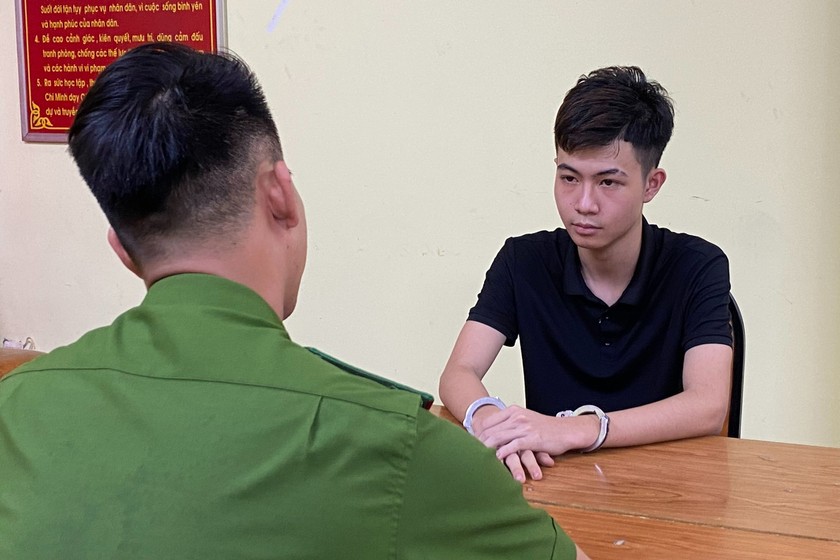 anh-2-doi-tuong-tran-gia-huy-5437-8489 Đánh khách nước ngoài, Trần Gia Huy - nhân viên một quán bar trên đường Bùi Viện bị bắt (Ảnh: CACC)