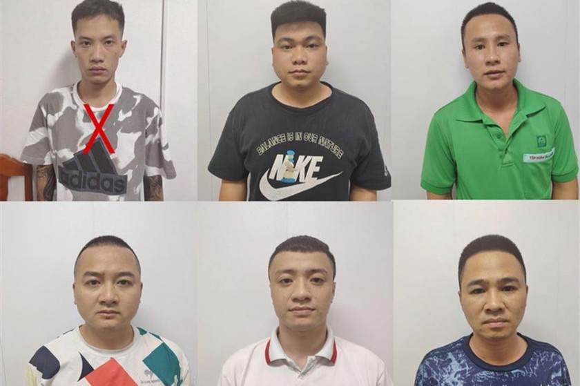 anh-bai-450-537 Đối tượng cầm đầu Nguyễn Hữu Phi (đánh dấu X) và các đối tượng trong đường dây đánh bạc.