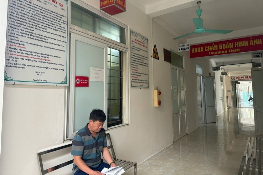 anh-bai-8335-2472 Biển cấm hút thuốc lá được treo, dán tại các Khoa, Phòng của Trung tâm Y tế huyện Lạc Thủy, tỉnh Hoà Bình. (Ảnh: Thanh Huyền).