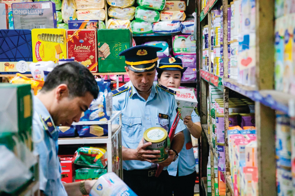 ông tác chống buôn lậu, gian lận thương mại, hàng giả, xâm phạm quyền sở hữu trí tuệ là công việc rất quan trọng, mang tính lâu dài, cần huy động sự vào cuộc quyết liệt của cả hệ thống chính trị, người đứng đầu cấp ủy các cấp, chính quyền địa phương, Mặt trận Tổ quốc Việt Nam, cộng đồng doanh nghiệp và nhất là Nhân dân