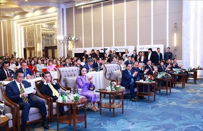 Thủ tướng Phạm Minh Chính và Thủ tướng Vương quốc Thái Lan Paetongtarn Shinawatra tham dự Diễn đàn doanh nghiệp Việt Nam - Thái Lan năm 2025. Ảnh: Dương Giang/TTXVN