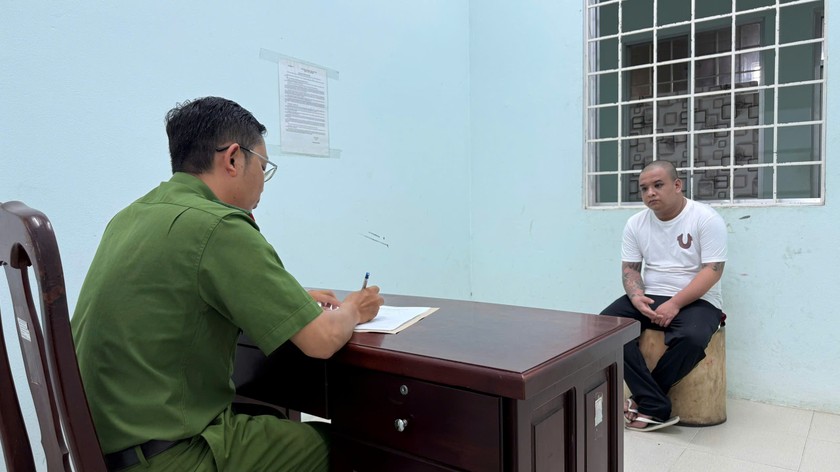 z6606046069202-51c2e3a5504d5adb4a6525fb8104261c-5128-4458 Lực lượng chức năng tiến hành lấy lời khai đối tượng Công