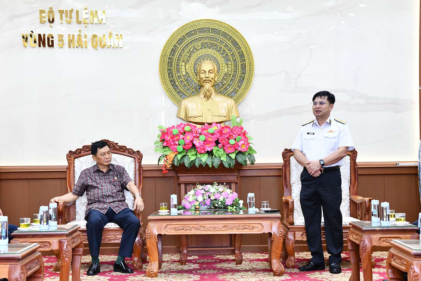 Hội Cựu chiến binh TP. Hà Nội thăm Bộ Tư lệnh Vùng 5 Hải quân