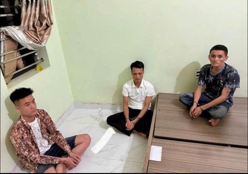 Nhóm đối tượng mua ma túy về phòng trọ sử dụng.